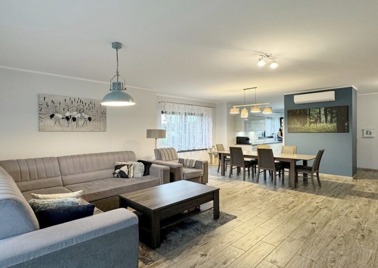 Dom w otoczeniu natury |Fotowolaika z pompą ciepła