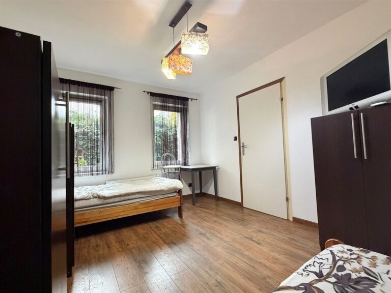 Wyjątkowe mieszkanie z ogrodem i kominkiem